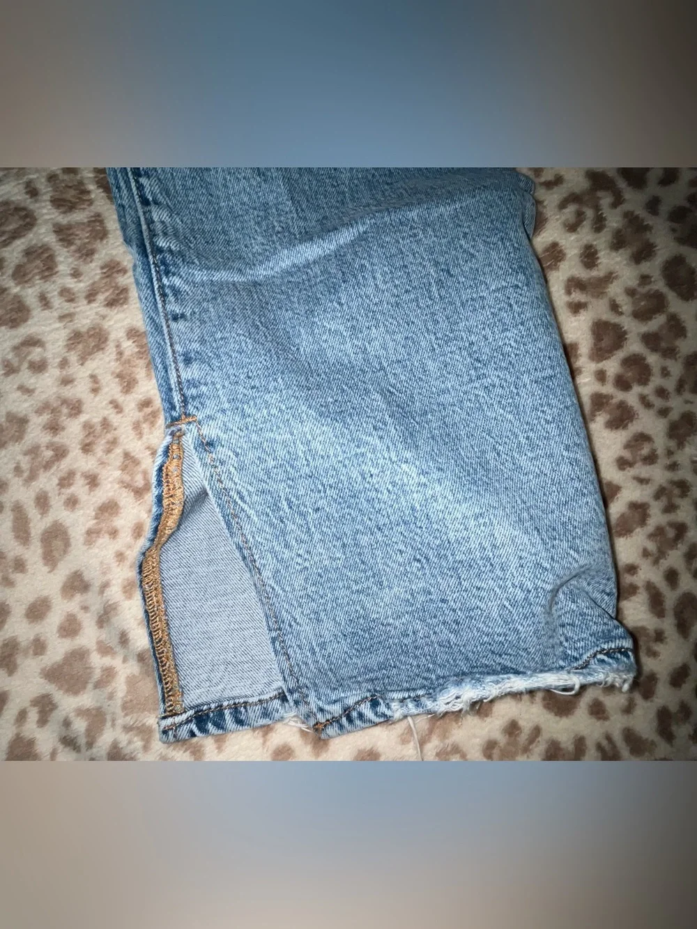 Good American - Light Blue Straight-Leg Jeans
